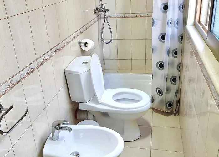 Lb Center تيرانا