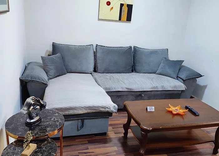 Lb Center تيرانا